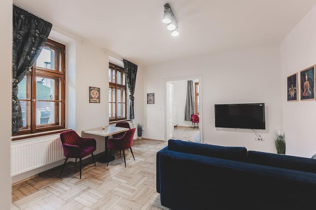 Carolina'S Yoga Apartment Hradec Králové エクステリア 写真
